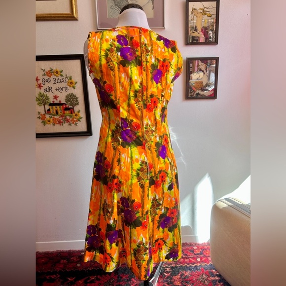 Vintage Late 60s / Early 70s Psychedelic Tropical Day-Glo Floral A-Line Dress - Picture 5 of 6